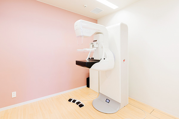 宮城県対がん協会乳がん検診マンモグラフィ検査の様子